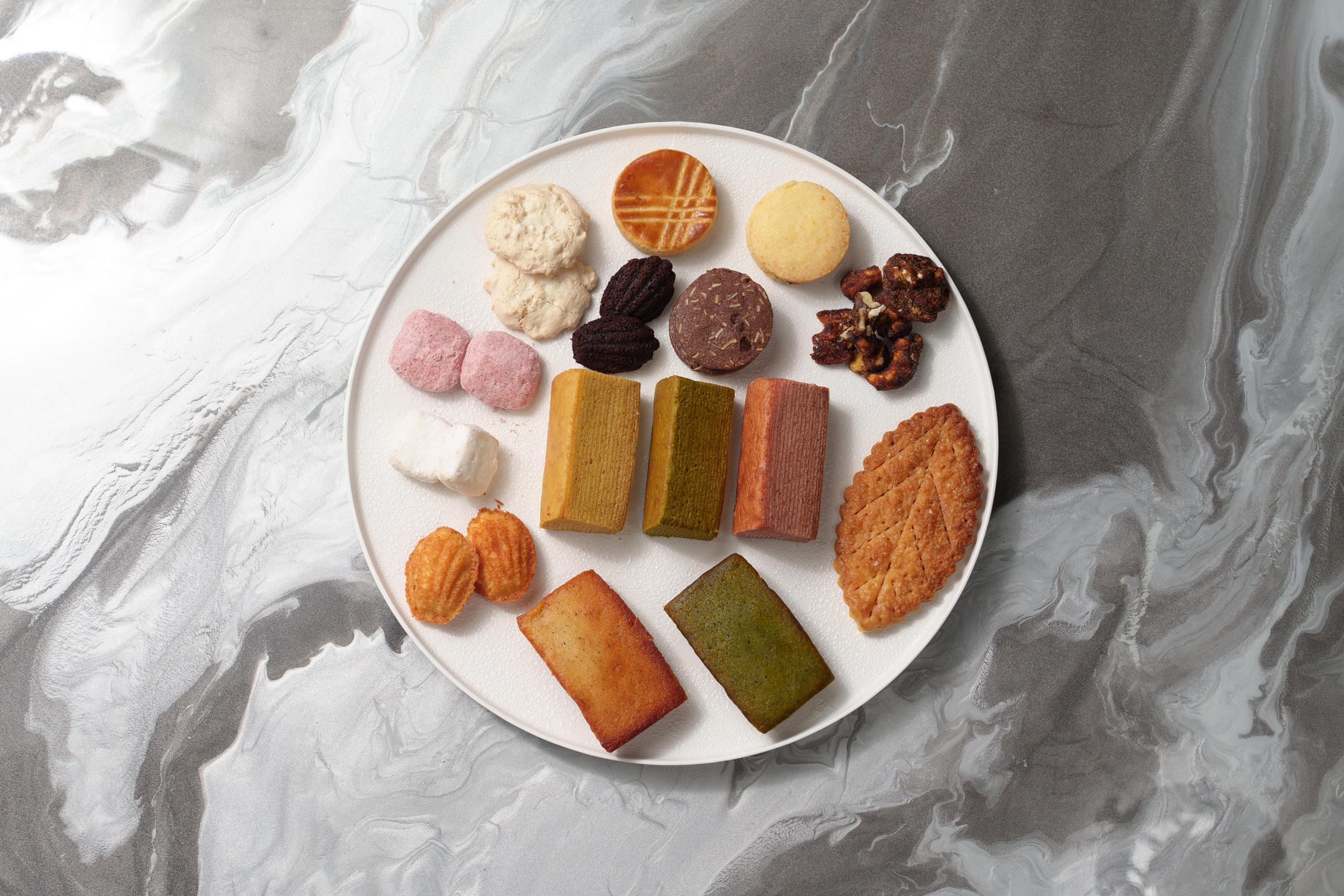 焼き菓子13個、円筒2種、和香フィナンシェ2種10個のお得な詰め合わせ